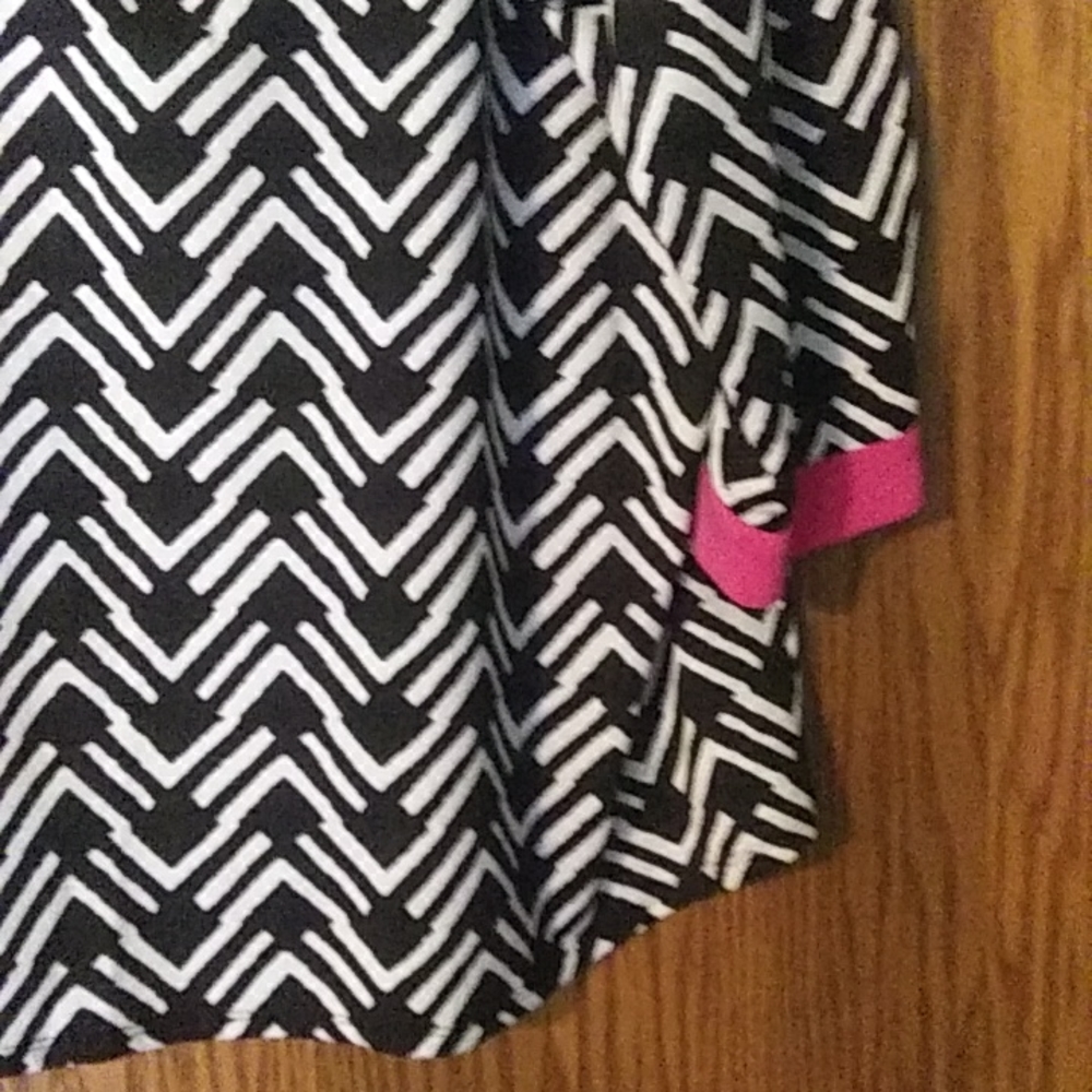 Women's Notations V Button Patterned Top - image 4